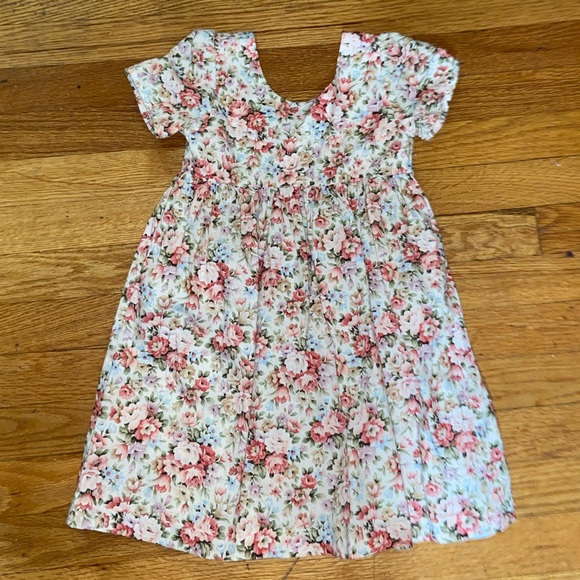 Lacey lane floral dress. - Picture 1 of 3